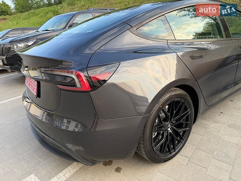 Седан Tesla Model 3 2024 в Львові
