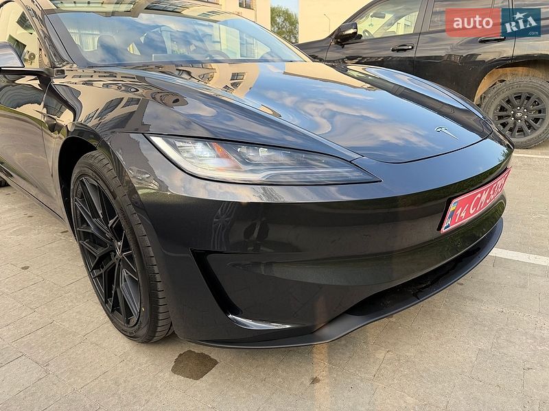 Седан Tesla Model 3 2024 в Львові