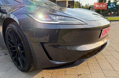 Седан Tesla Model 3 2024 в Львові