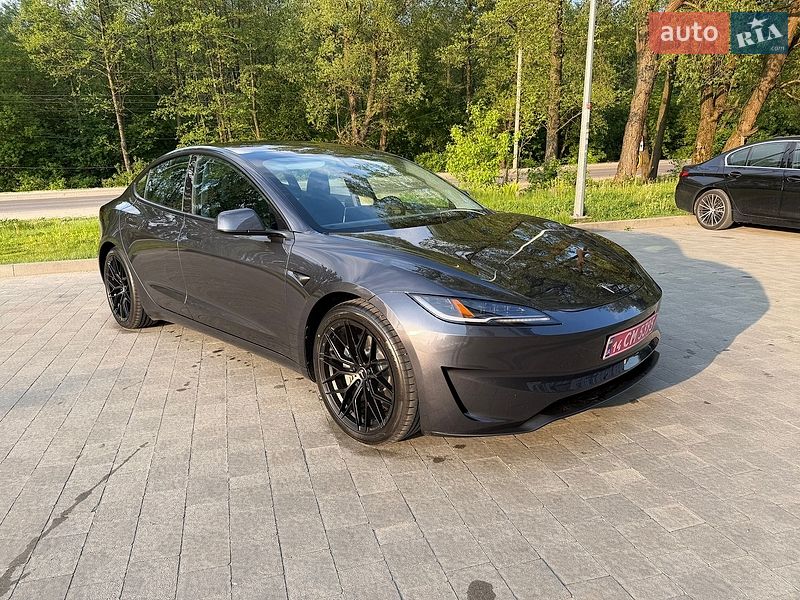 Седан Tesla Model 3 2024 в Львові