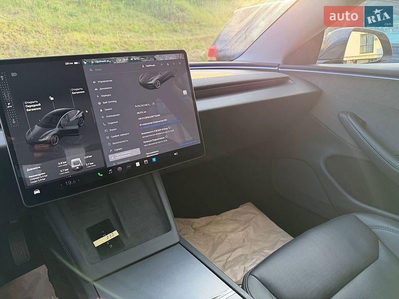 Седан Tesla Model 3 2024 в Львові