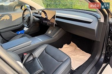 Седан Tesla Model 3 2024 в Львові