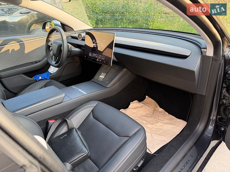 Седан Tesla Model 3 2024 в Львові