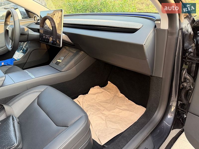 Седан Tesla Model 3 2024 в Львові