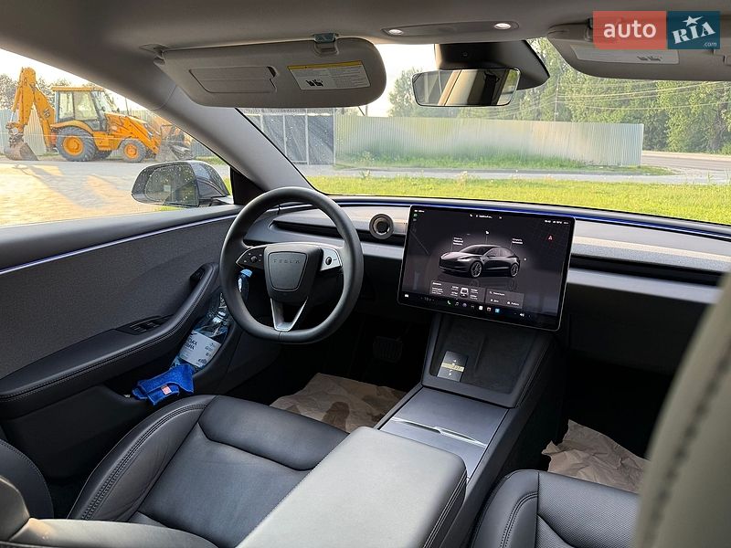 Седан Tesla Model 3 2024 в Львові