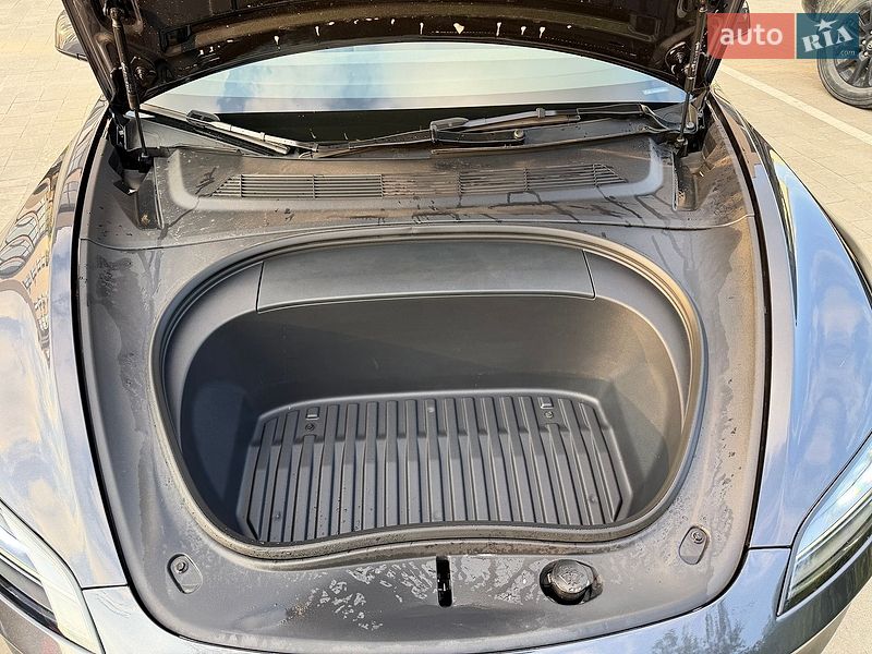 Седан Tesla Model 3 2024 в Львові