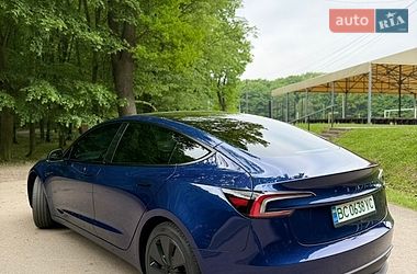 Седан Tesla Model 3 2024 в Львове