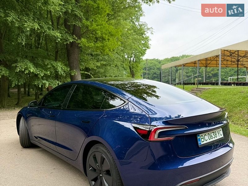 Седан Tesla Model 3 2024 в Львове