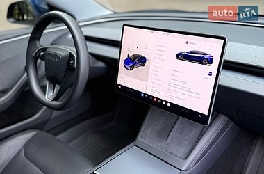 Седан Tesla Model 3 2024 в Львове