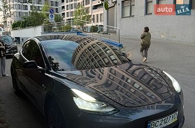 Седан Tesla Model 3 2019 в Львові