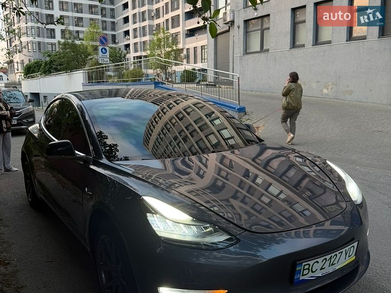 Седан Tesla Model 3 2019 в Львові