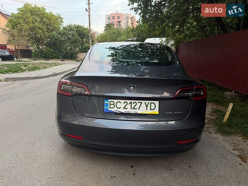 Седан Tesla Model 3 2019 в Львові