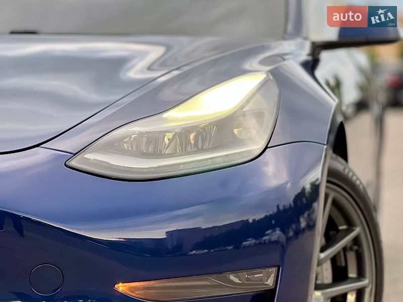 Седан Tesla Model 3 2021 в Харкові
