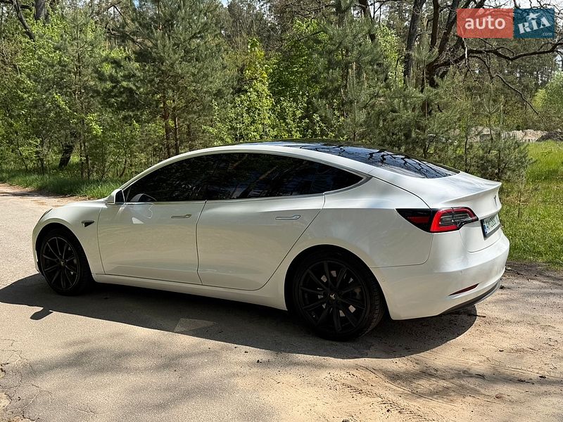 Седан Tesla Model 3 2019 в Житомирі