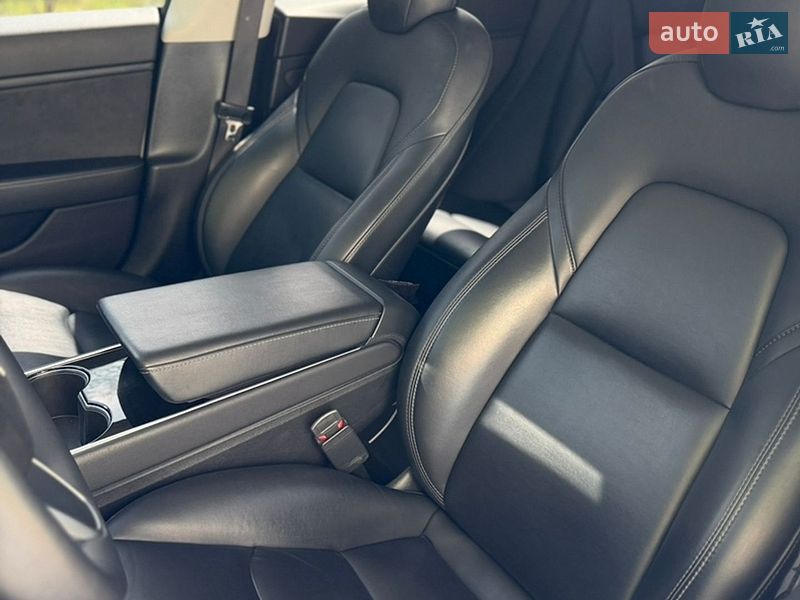 Седан Tesla Model 3 2019 в Житомирі