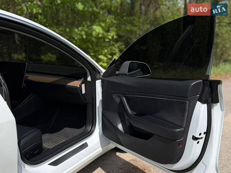 Седан Tesla Model 3 2019 в Житомирі