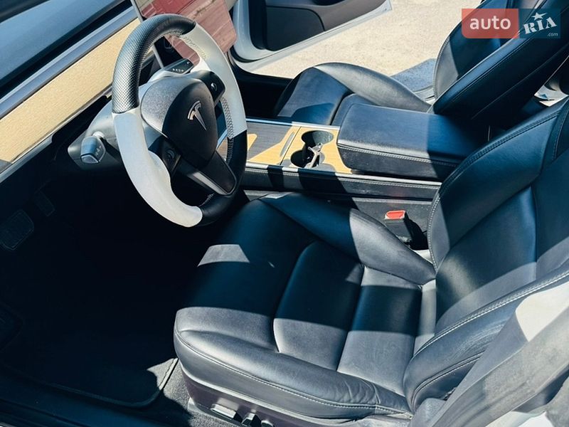 Седан Tesla Model 3 2021 в Верхньодніпровську