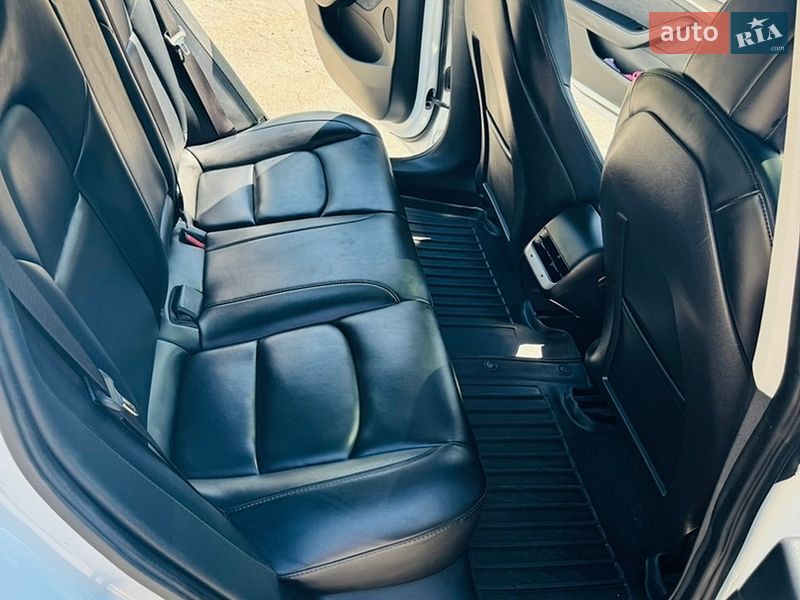 Седан Tesla Model 3 2021 в Верхньодніпровську