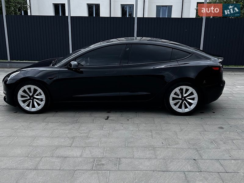 Седан Tesla Model 3 2021 в Самборі