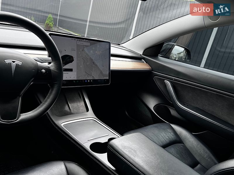 Седан Tesla Model 3 2021 в Самборі