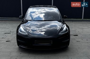 Седан Tesla Model 3 2021 в Самборі