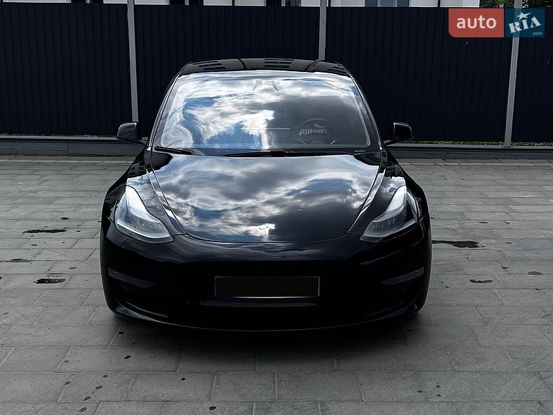 Седан Tesla Model 3 2021 в Самборі