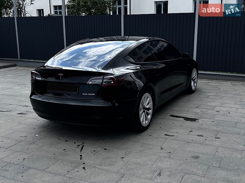 Седан Tesla Model 3 2021 в Самборі