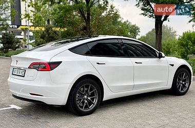 Седан Tesla Model 3 2021 в Киеве