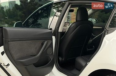 Седан Tesla Model 3 2021 в Киеве