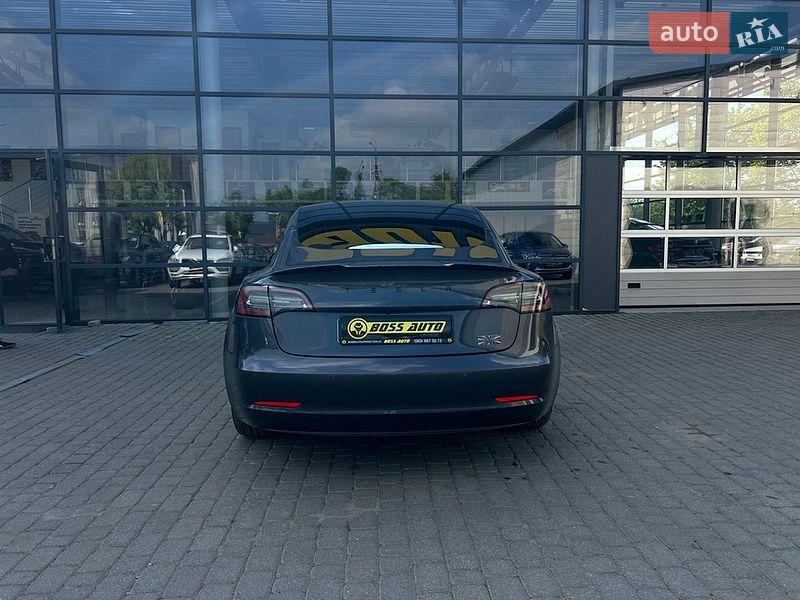 Седан Tesla Model 3 2018 в Івано-Франківську