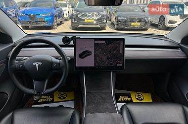 Седан Tesla Model 3 2018 в Івано-Франківську