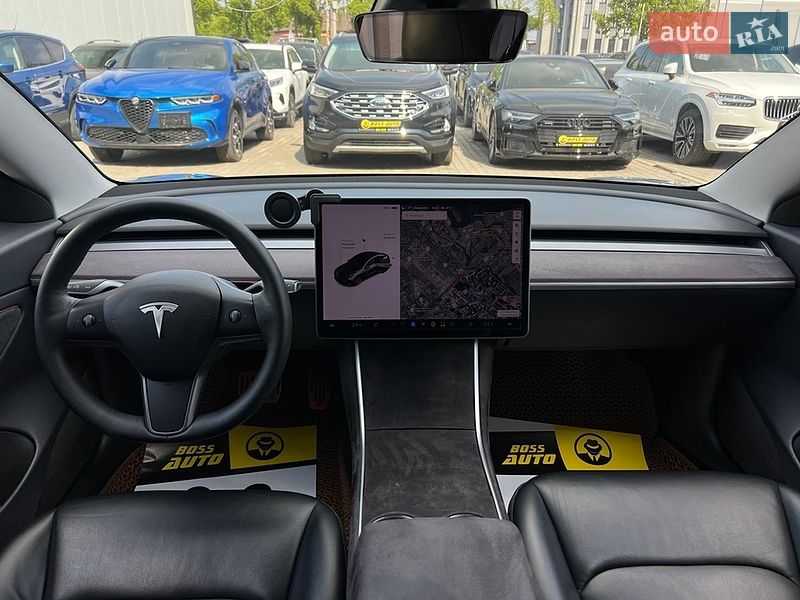 Седан Tesla Model 3 2018 в Івано-Франківську
