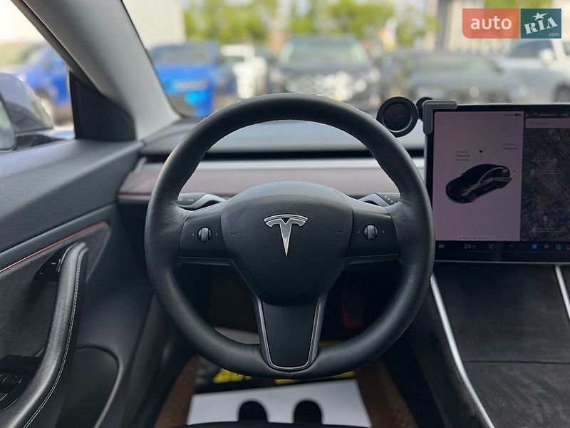 Седан Tesla Model 3 2018 в Івано-Франківську