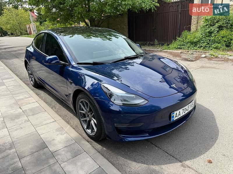 Седан Tesla Model 3 2022 в Києві