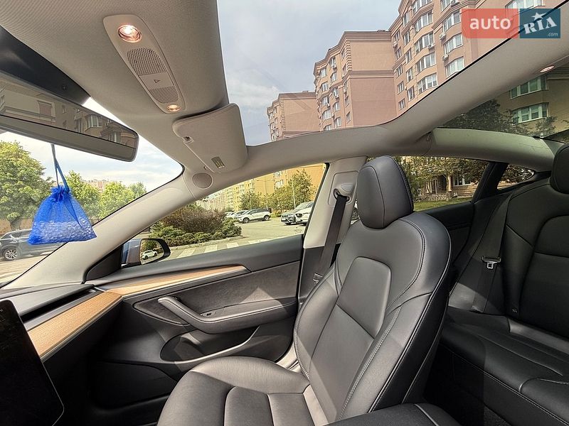 Седан Tesla Model 3 2022 в Києві