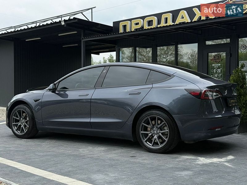 Седан Tesla Model 3 2020 в Ивано-Франковске
