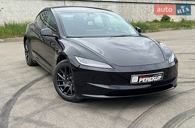 Седан Tesla Model 3 2024 в Києві