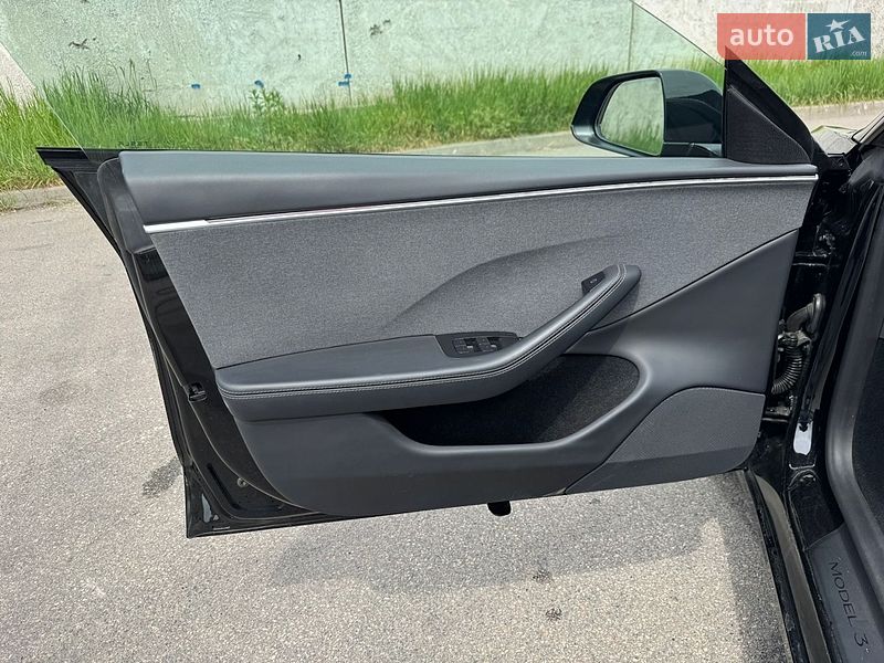 Седан Tesla Model 3 2024 в Киеве