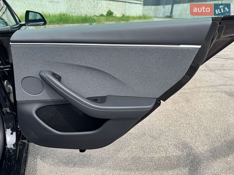 Седан Tesla Model 3 2024 в Киеве