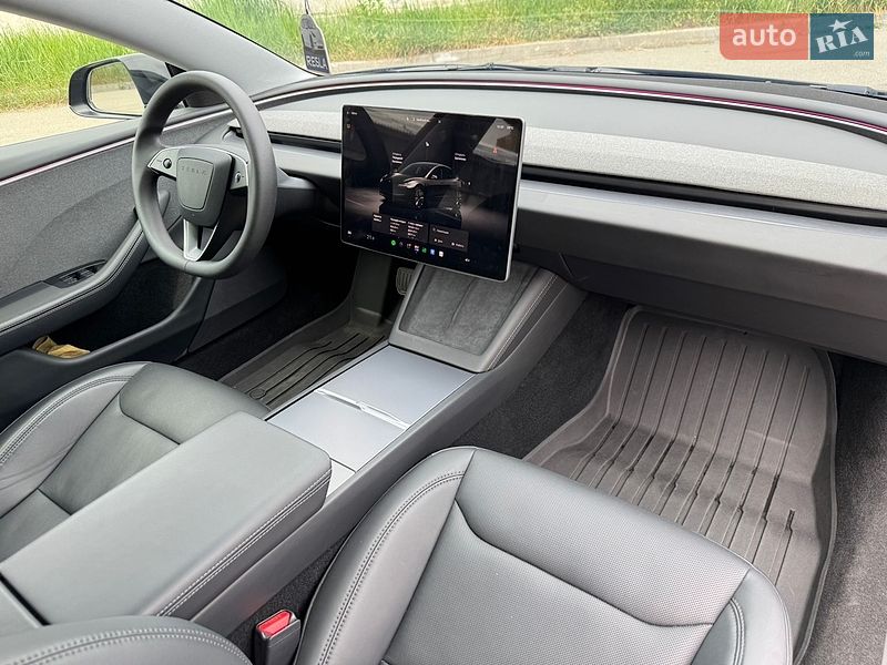 Седан Tesla Model 3 2024 в Киеве