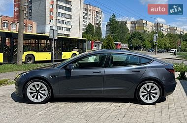 Седан Tesla Model 3 2022 в Львове