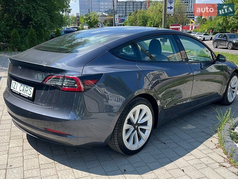 Седан Tesla Model 3 2022 в Львове
