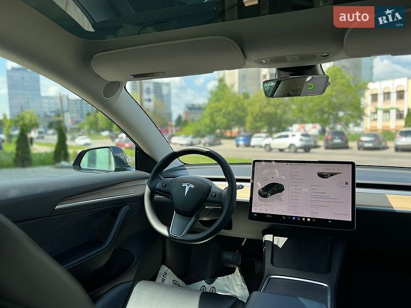 Седан Tesla Model 3 2022 в Львове