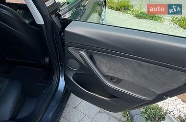 Седан Tesla Model 3 2022 в Львове