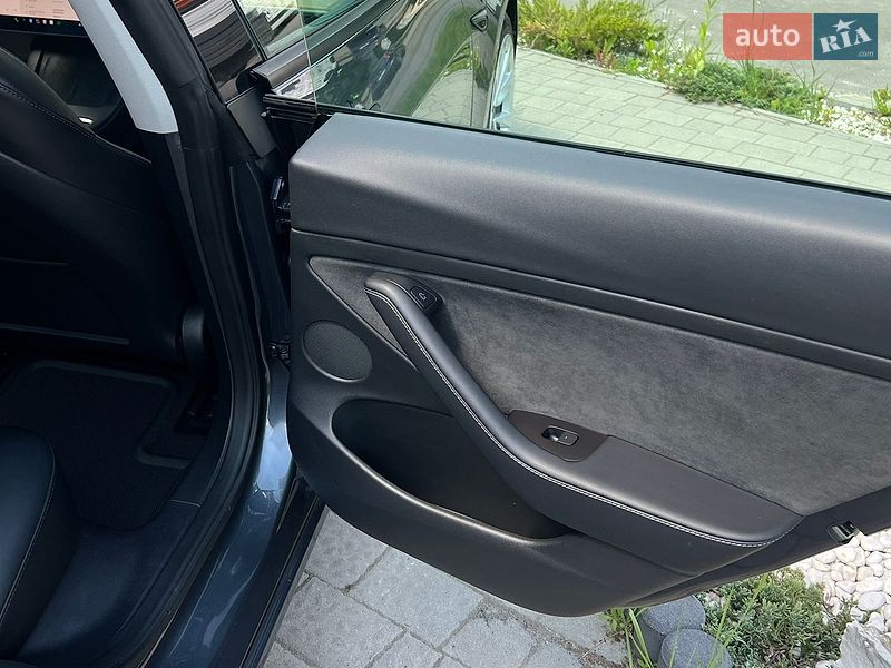 Седан Tesla Model 3 2022 в Львове