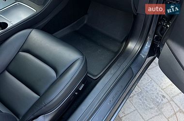 Седан Tesla Model 3 2022 в Львове