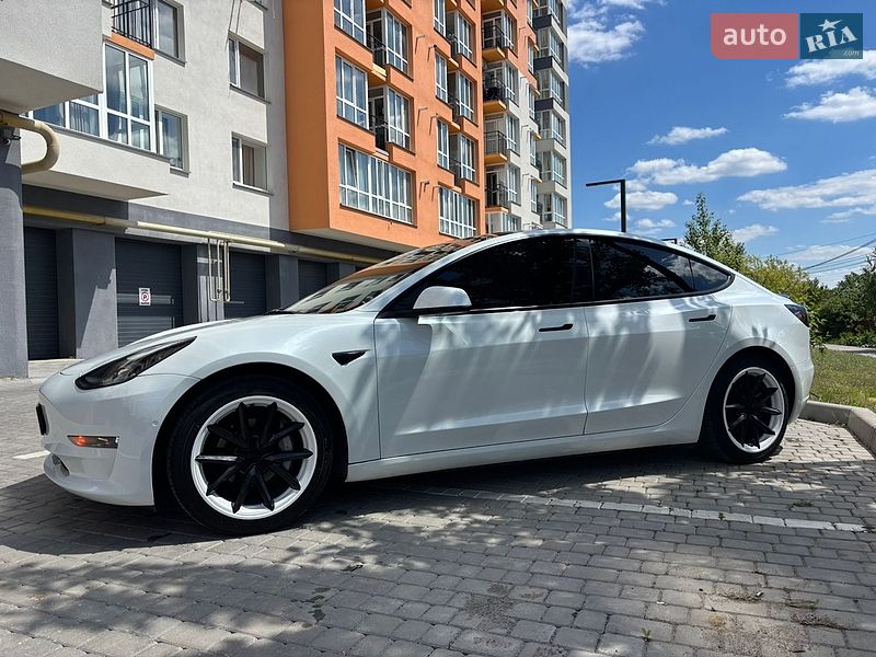 Седан Tesla Model 3 2021 в Вінниці