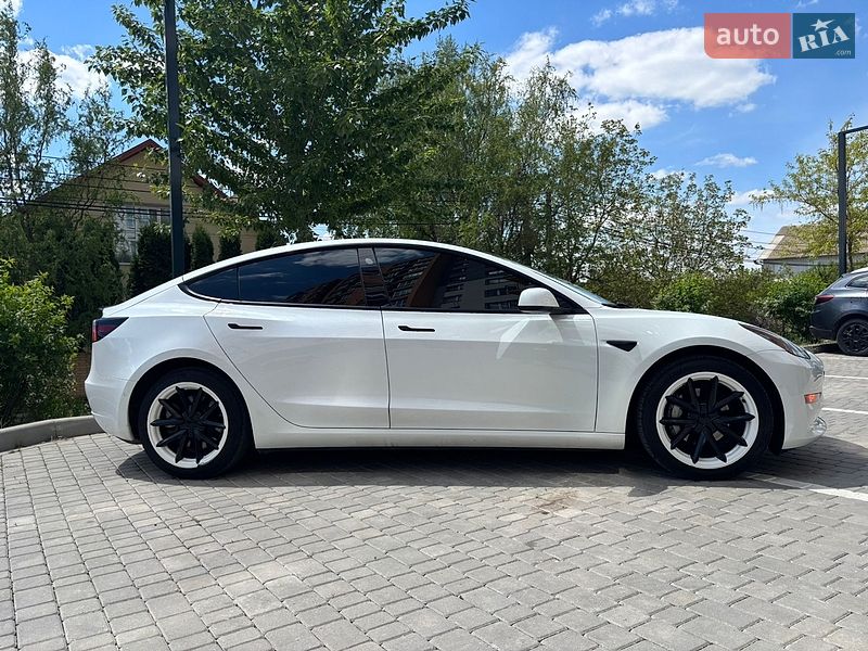 Седан Tesla Model 3 2021 в Вінниці