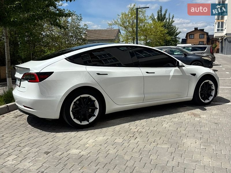 Седан Tesla Model 3 2021 в Вінниці
