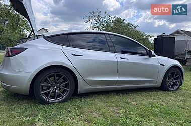 Седан Tesla Model 3 2018 в Великих Мостах